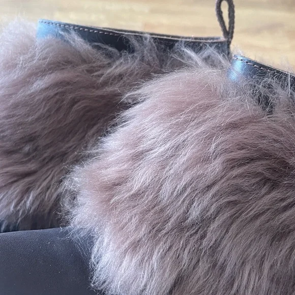 UGG Brown Boots with Faux Fur - Picture 3 of 11
